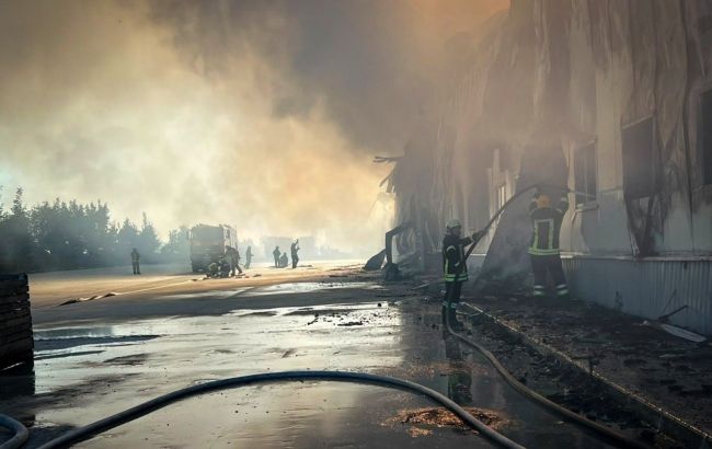 Після нічної атаки у Вишневому та Броварах зафіксували забруднення повітря