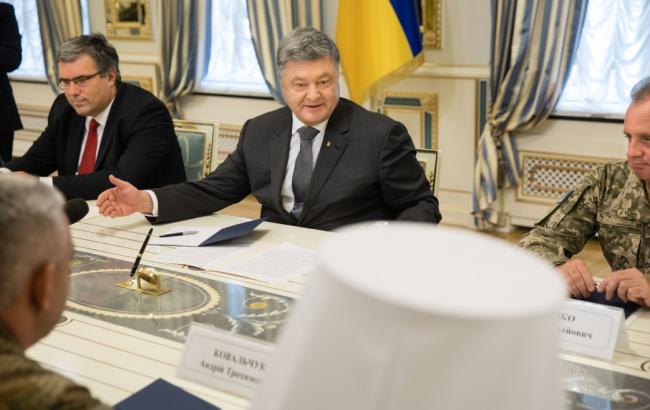 Порошенко призвал заложить в бюджет-2018 средства на Мемориал украинских героев