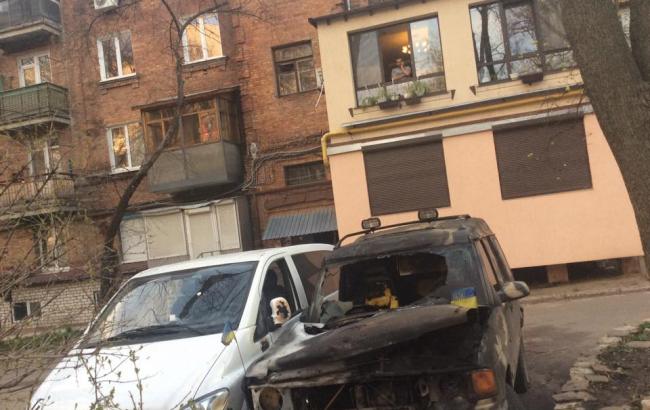 В Харькове неизвестные сожгли автомобиль волонтеров