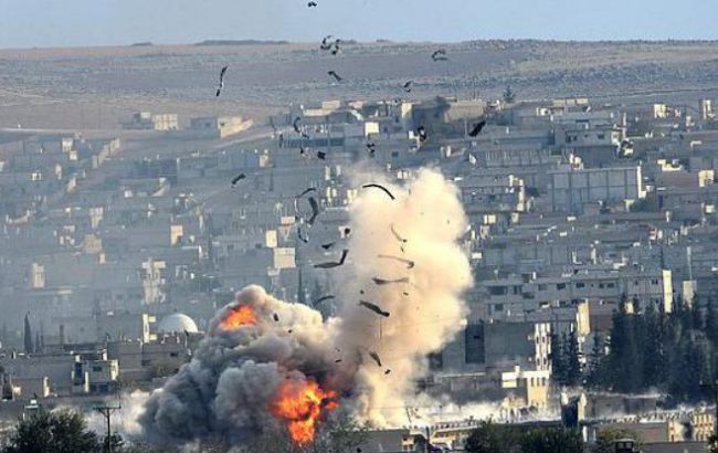 Война в Сирии: в результате бомбардировки Ракки погибли 32 человека