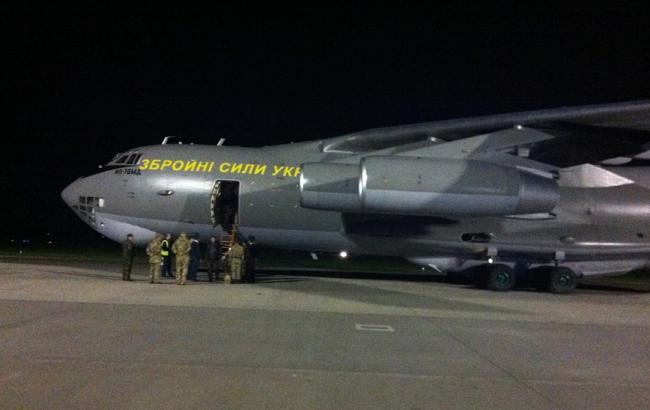 Самолет с украинцами из Непала приземлился в Борисполе