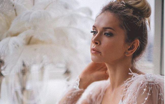 "Всем счастья": Вера Брежнева снялась в нежной "свадебной" фотосессии
