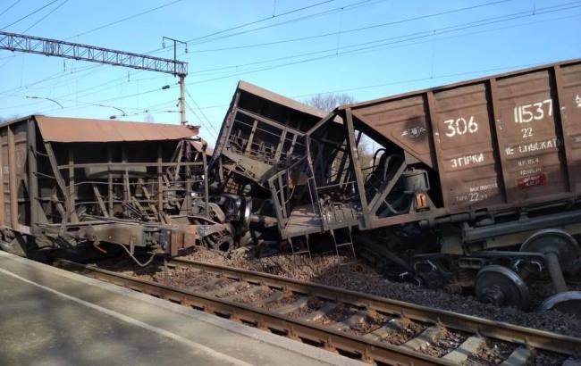 Под Львовом произошла авария на ж/д: движение поездов приостановлено (фото и видео)