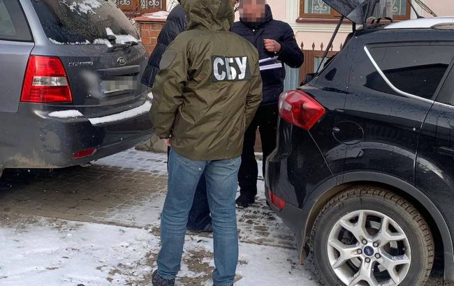 Не заплатили 250 млн податків на експорті горіхів: в Чернівецькій області СБУ затримала банду
