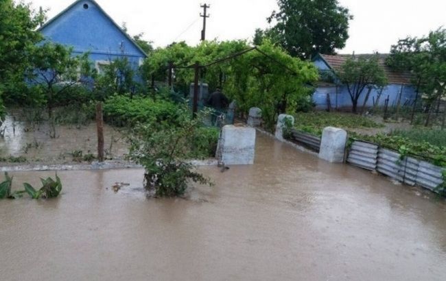 На западе Украины непогода обесточила и подтопила более 100 населенных пунктов, есть погибшие