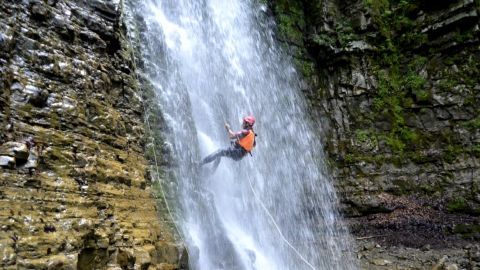 Водопадный экстрим: как новый вид активного отдыха набирает популярность в Украине