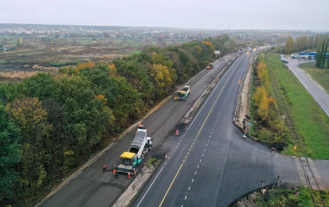 В Киевской области идет ремонт трассы международного значения М-01