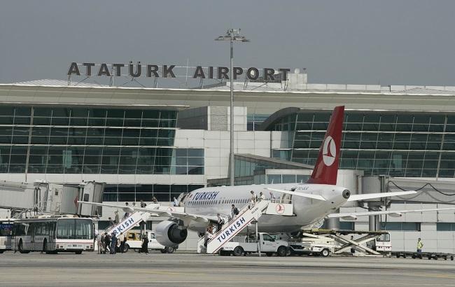 Около 30 украинцев в аэропорту Стамбула в безопасности, - генконсул