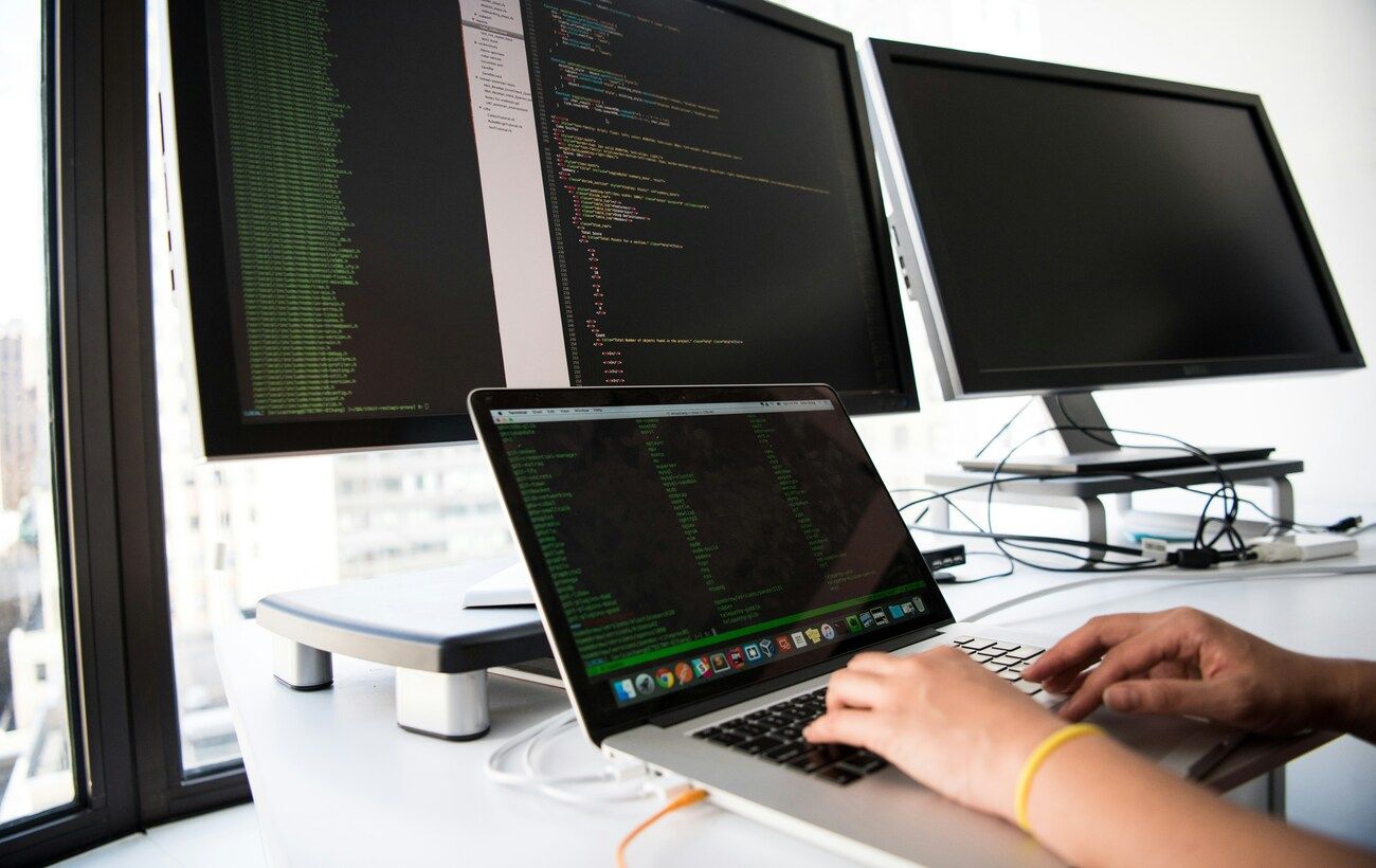 Кожен шостий IT-фахівець втратив роботу за рік: що показало велике дослідження