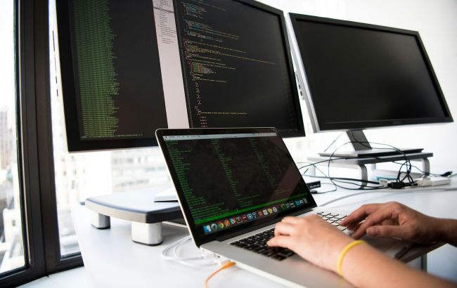 Кожен шостий IT-фахівець втратив роботу за рік: що показало велике дослідження
