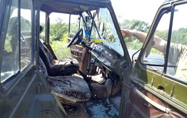 На Донбасі двічі за три дні обстріляли автомобіль СЦКК