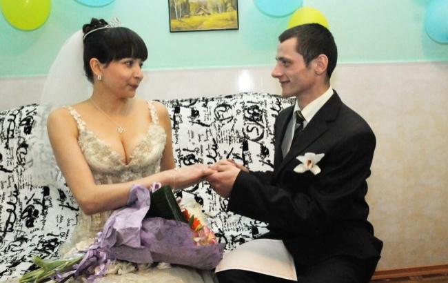 Вперше в Україні довічно засуджена вийшла заміж