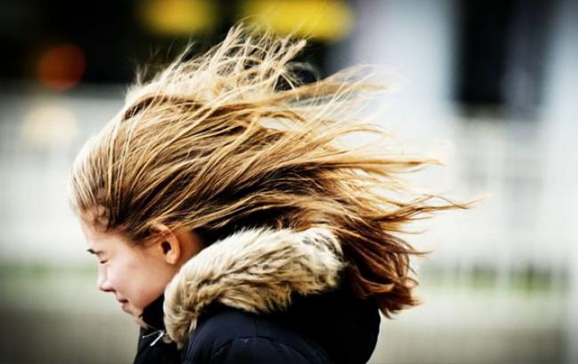 На столицу идет новый шторм: власти дали рекомендации киевлянам