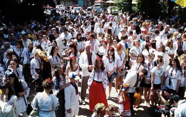 У Києві проходить мегамарш вишиванок