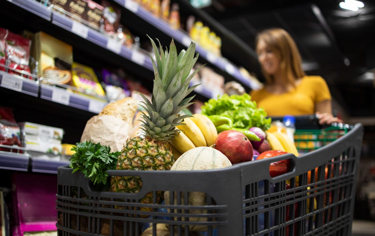 Ці продукти потрібно купувати регулярно: дієтолог розкрила "базовий набір"