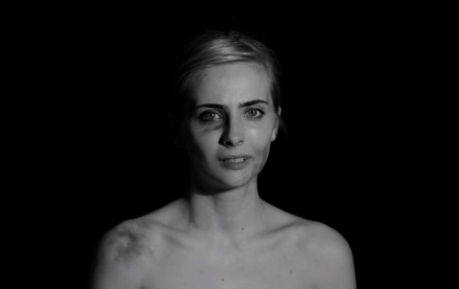 "Від закоханості до гніву": українка зняла соціальний ролик про жертви домашнього насильства