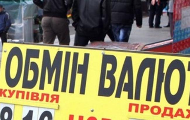 НБУ 13 февраля понизил курс гривны на 82 коп. - до рекордных 25,9 грн/долл