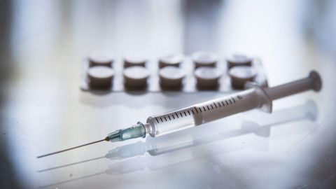 Экспертная комиссия в США рекомендовала одобрить таблетки от COVID-19