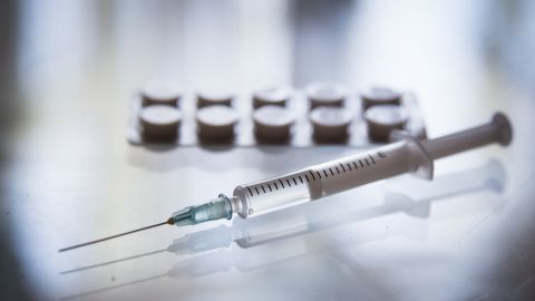 У ЄС схвалили перший препарат для лікування COVID-19