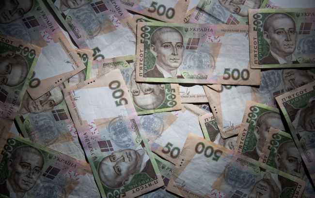 Банкомат выдал украинцу 40 тысяч вместо 4-х, но он не обрадовался (фото)