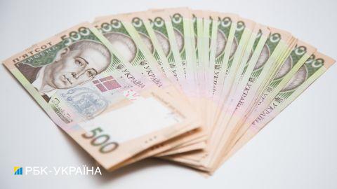 До 5000 гривень включно: Рада збільшила суму переказів без фінмоніторингу