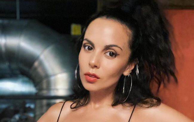 Свой маленький мир: Настя Каменских без макияжа очаровала уютным домашним кадром