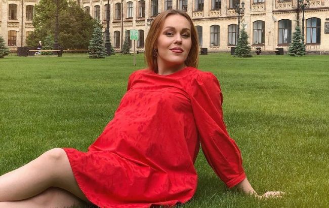 ALYOSHA в третий раз стала мамой: первое фото и имя малышки