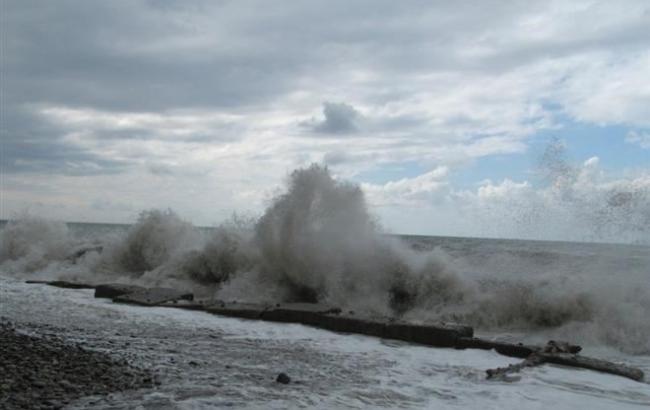 В акваторії Чорного моря оголошено штормове попередження