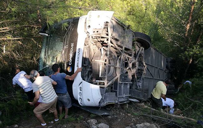 В Турции перевернулся автобус с туристами, есть пострадавшие