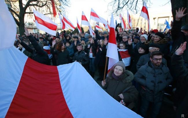 В Киеве проходит акция в поддержку белорусских активистов