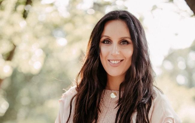 Як у казці: Джамала в сукні з корсетом заворожила атмосферними фото на природі