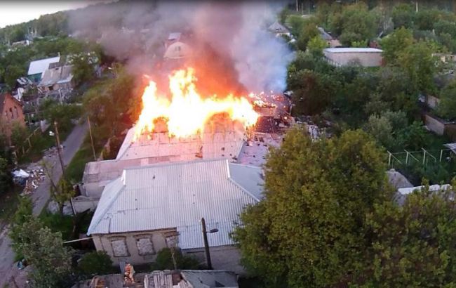 У Донецьку через вибух в районі заводу хімвиробів почалася пожежа
