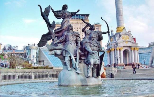 У центрі Києва почали підготовку фонтанів до сезону (фото)