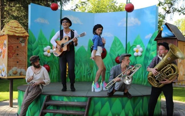 "ГГГ": Сергей Бабкин прокатился на аттракционах во время съемки клипа