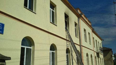 У Львівській області сталася пожежа в інтернаті, учнів евакуювали