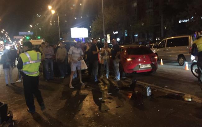 В Киеве на Оболони масштабное ДТП, трое пострадавших, - Шкиряк