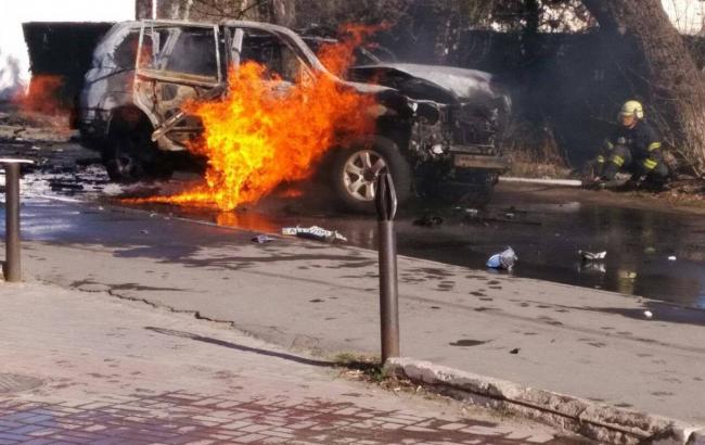 Взрыв автомобиля в Мариуполе: полиция ввела дополнительные меры безопасности