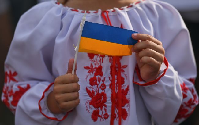 Україні вдалося повернути з окупації доньку та дружину військового, - ОП