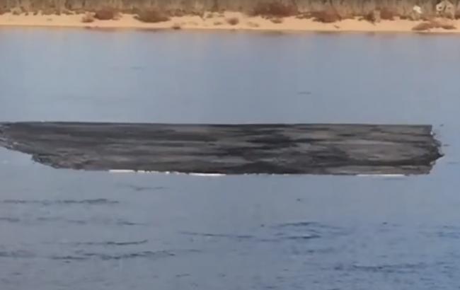 "Беженец": в сети смеются над уплывающим асфальтом в РФ (видео)