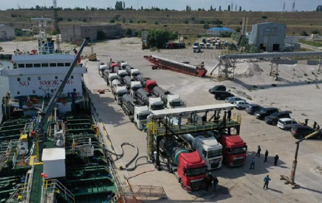 Для строительства дорог в рамках "Большой стройки" танкером из Греции завезли битум
