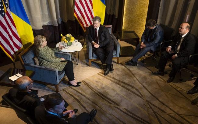 Порошенко с Клинтон обсудили санкции против РФ