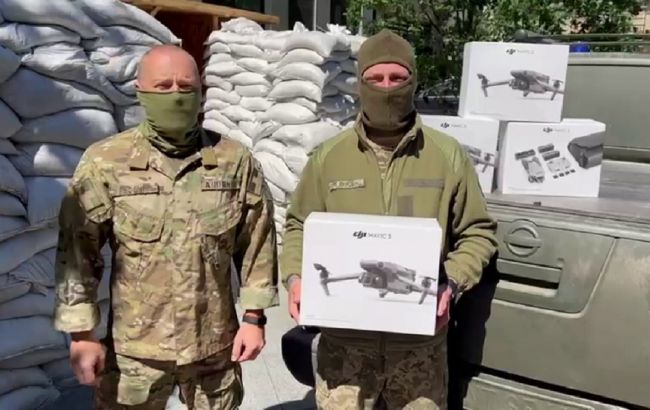 "Метинвест" передала украинским бойцам 150 дронов DJI Mavic 3
