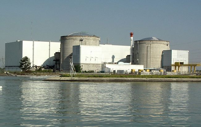 У Франції зупиняє роботу найстаріша в країні АЕС