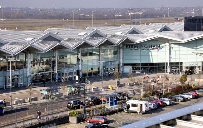 У Британії аеропорт Бірмінгема зупинив роботу