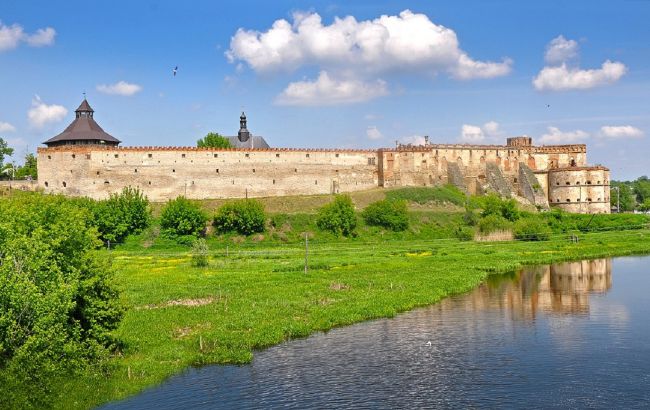 Стародавні артефакти: в український замок туристів звуть на "карантинні" екскурсії
