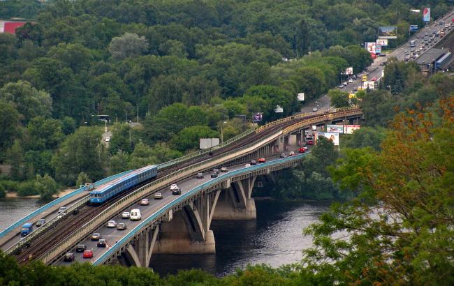 У Києві на мосту Метро 26-28 квітня буде частково обмежено рух транспорту