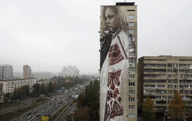 Соцсети обсуждают уникальный мурал в Киеве