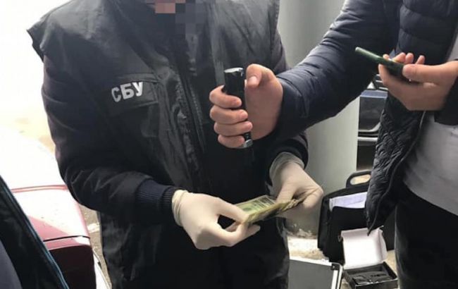Во Львове задержали налоговиков за систематическое взяточничество