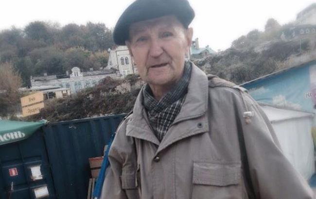 Киевский пенсионер ежемесячно приносит 100 грн с пенсии в Центр помощи переселенцам