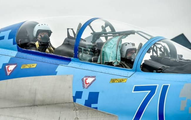 Петр Порошенко передал армии два истребителя Су-27